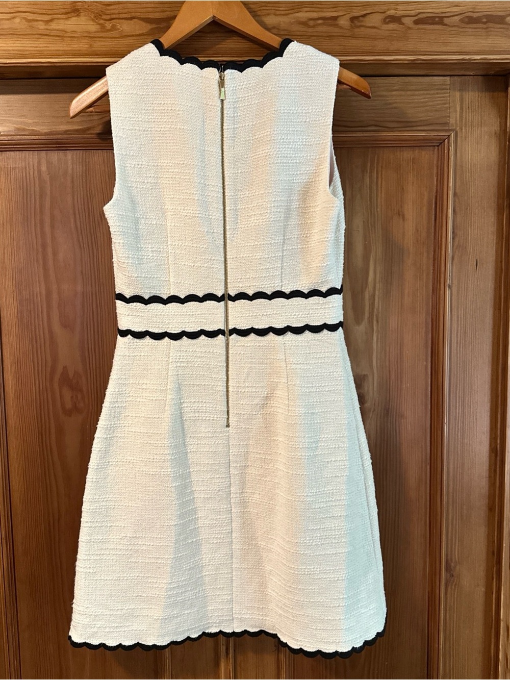 Kate Spade New York Cream
Black Scallop Trim Tweed A-Line
Dress Size 4 EUC - Picture 5 of 16